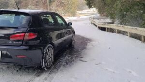 【雪の茨木台ニュータウン】大雪対策の新兵器「布チェーン」